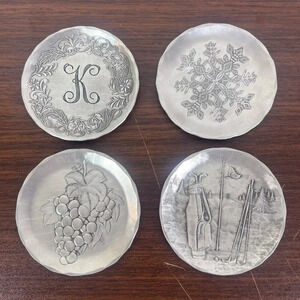 4 Wendell August Forge Coasters Aluminum USA Snowflake Golf Grapes Monogram 4.25